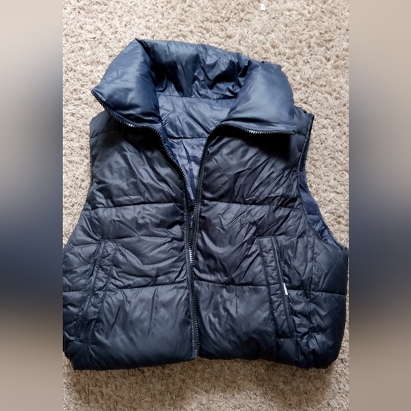 Reversible cropped bubble vest - Picture 2 of 3